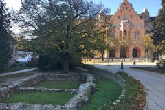 Szent Miklós-templom mellett található a Romkert
