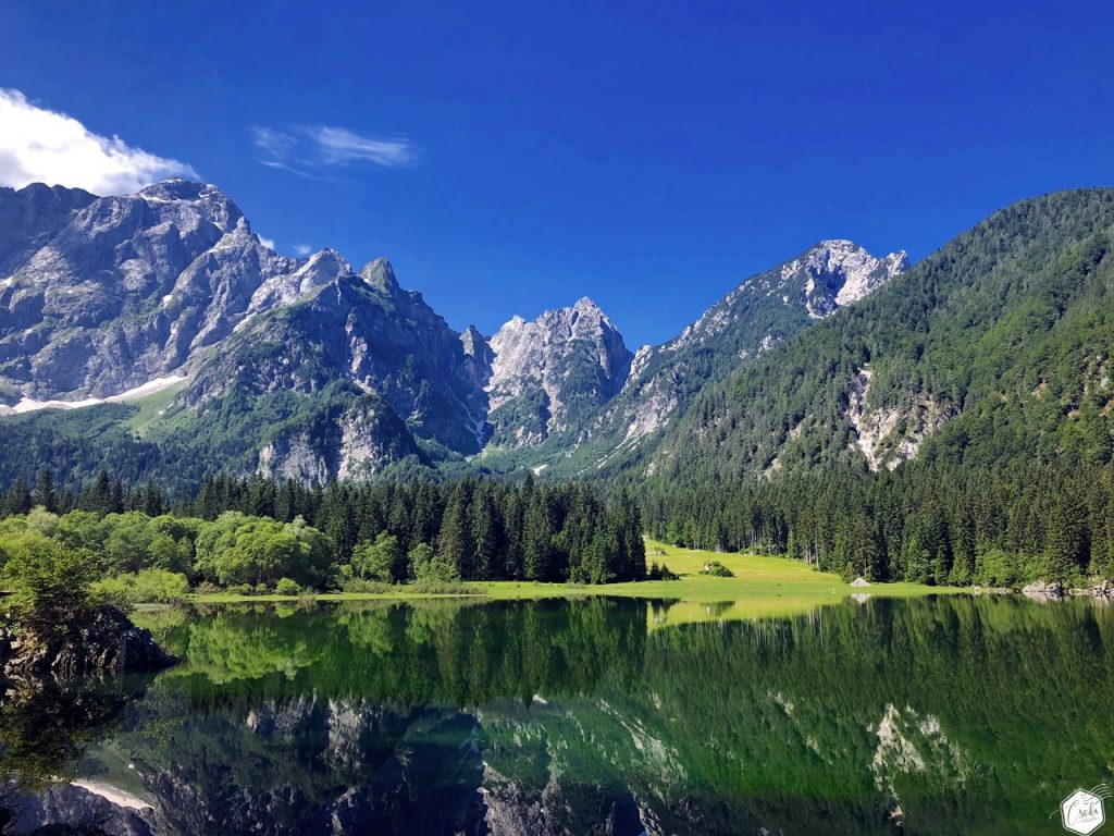 Smaragdzöld tavak a Júliai-Alpok ölelésében