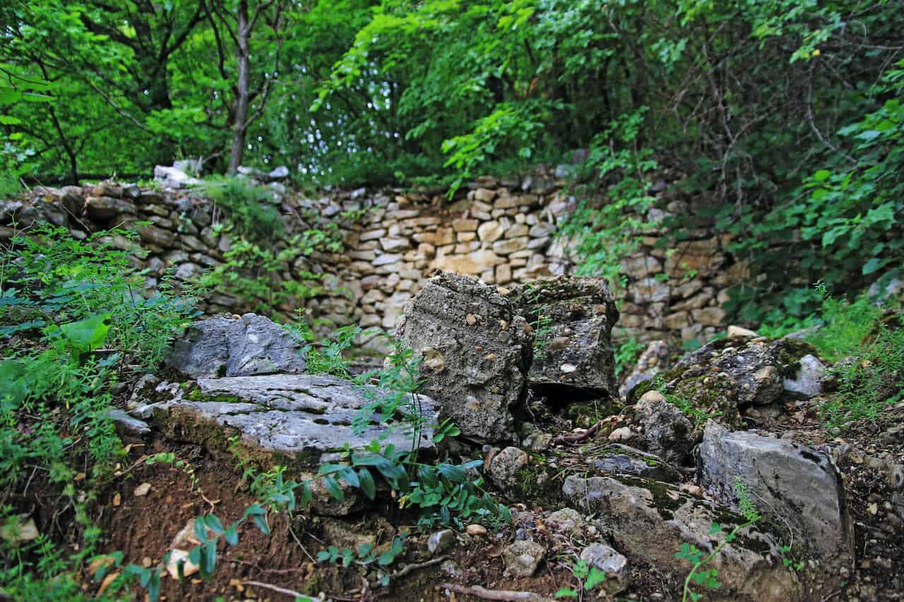 Bél-kő hegy, Bélapátfalvi Ciszterci Apátság és az Apátsági gyalogösvény