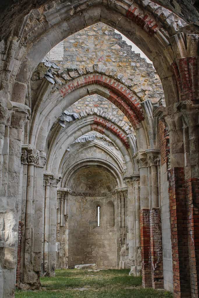 Zsámbéki romtemplom -  középkori műemlék Pest megyében