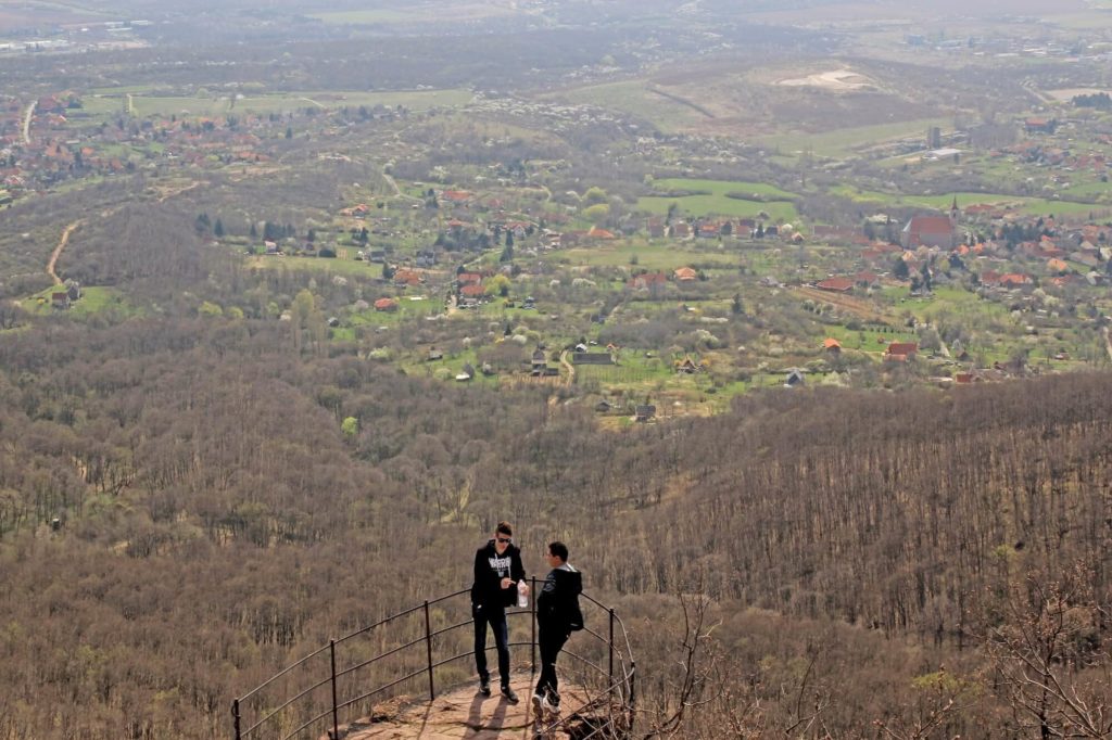 Tavaszköszöntő túra a Jakab-hegyen: Kővágószőlős, Babás-szerkövek, Zsongor-kő