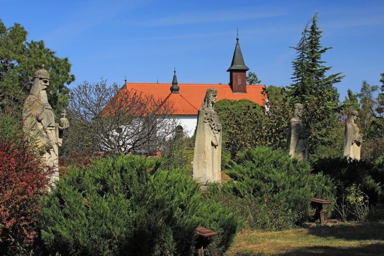 Kecskeméti Arborétum és a történelmi emlékhelyek