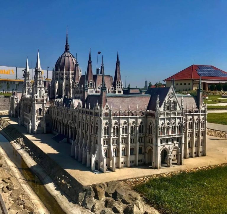 Makettparkok Magyarországon - barangolás hazánk legszebb épületei között