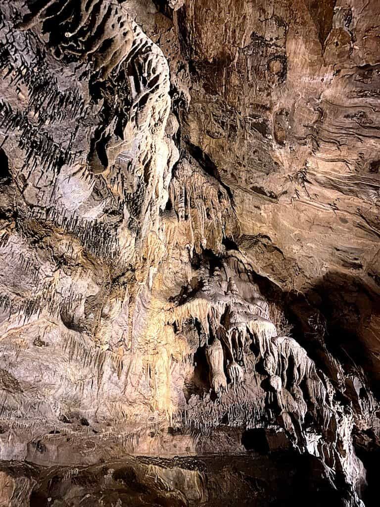 Szent István-barlang – Lebilincselő barlangtúra Lillafüred cseppkövei között