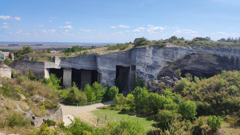 Fertőrákosi Kőfejtő és Barlangszínház