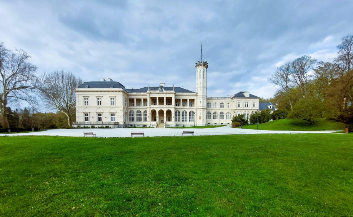Séta a füzérradványi Károlyi-kastély parkjában