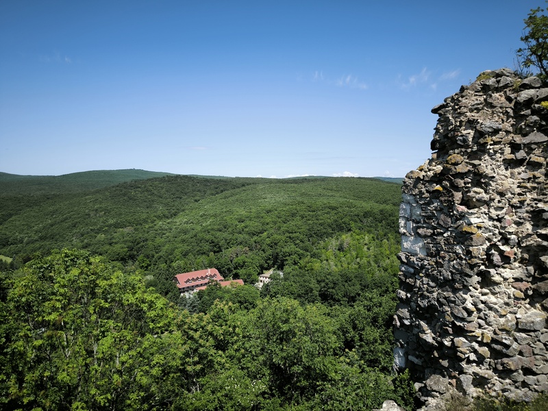 Bujáki vár: Rövid túra a Cserhát vadregényes várromjához