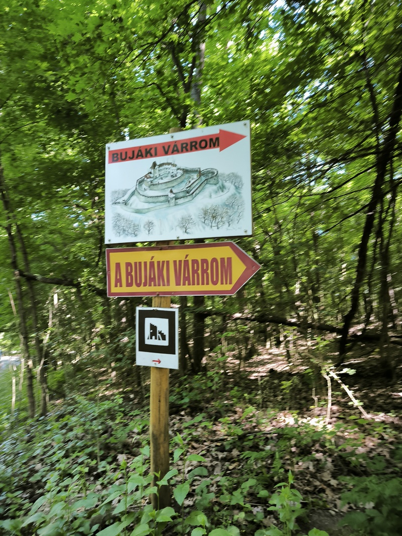 Bujáki vár: Rövid túra a Cserhát vadregényes várromjához