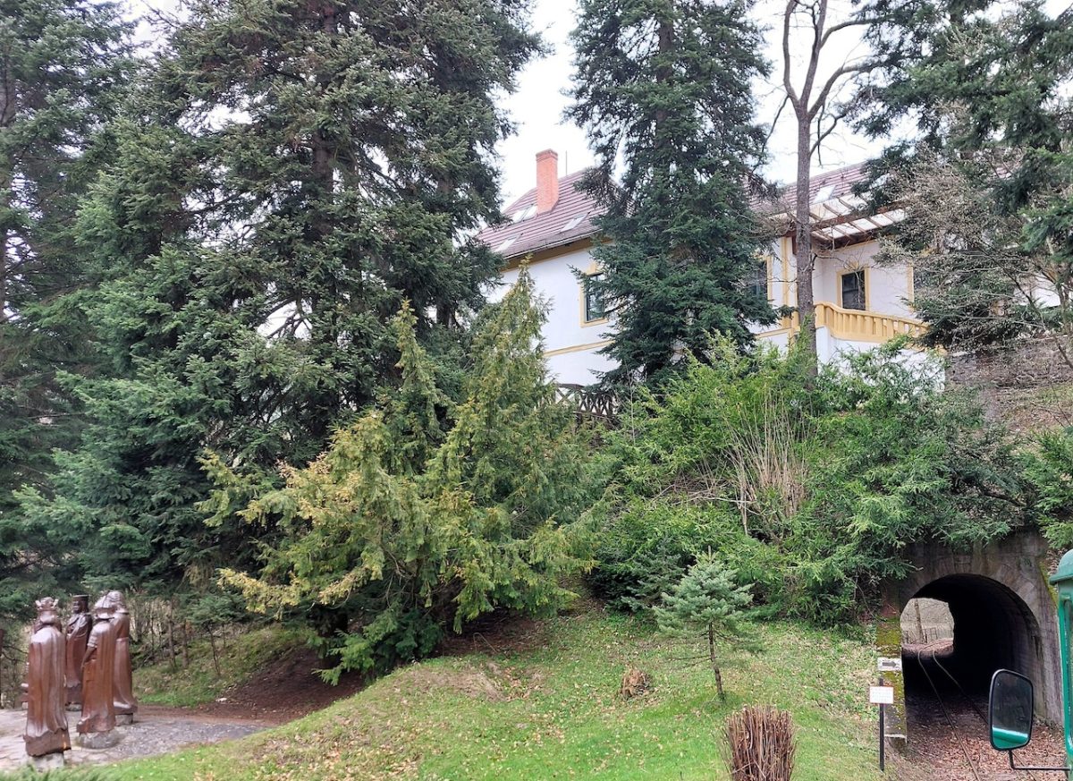 Zempléni kalandok: Pálházi kisvasút, középkori vízimalom és a Bózsvai-szikla 