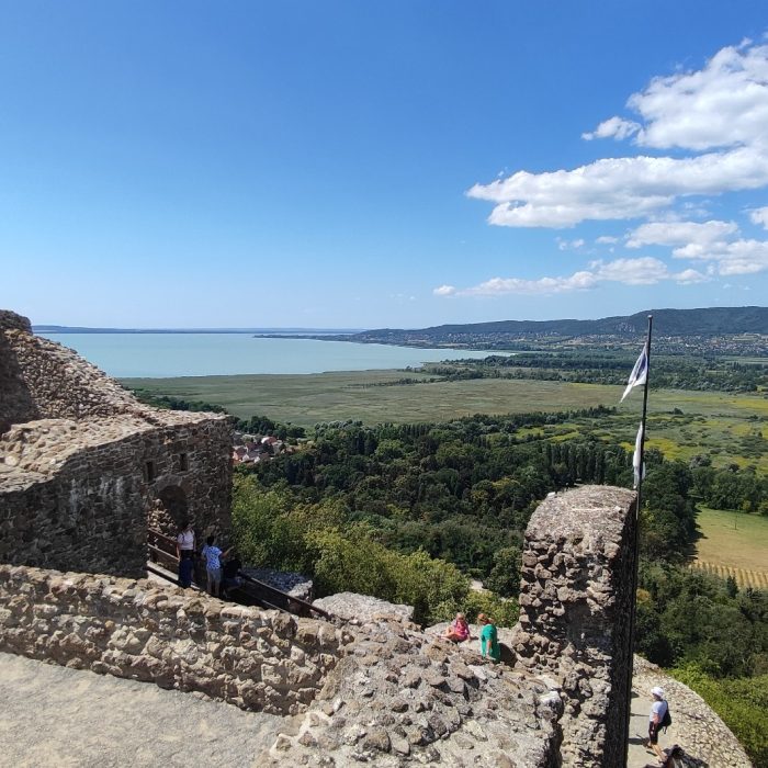 5+1 vár a Balatonnál