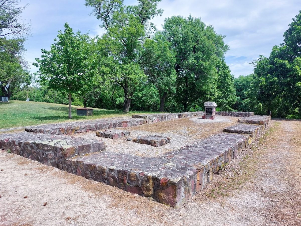 Balatonboglár csodái: Kék kápolna, Vörös kápolna és Árpád-kori templomrom