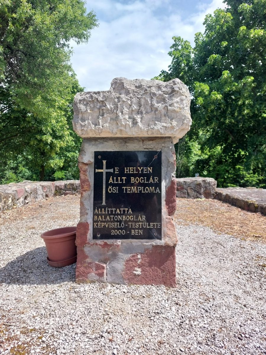 Balatonboglár csodái: Kék kápolna, Vörös kápolna és Árpád-kori templomrom